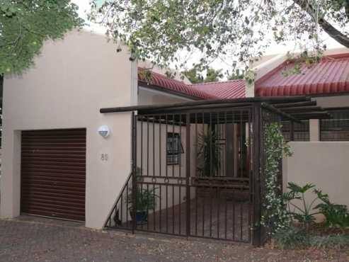 TO LET Die Hoewes complex, Centurion.Townhouse with 3 bedrooms.