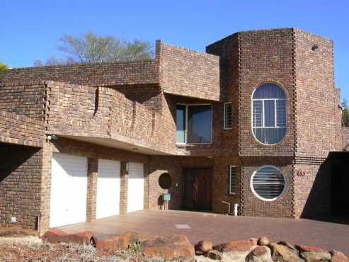 TO LET Garden Flat - GARSFONTEIN with private entrance, en-suite bathroom, lounge amp open plan kitch