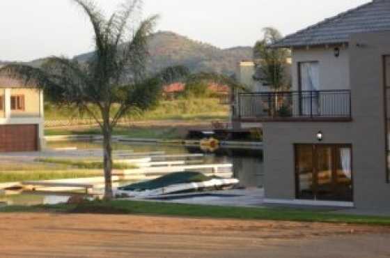 To let - The Islands Estate  BayBridge Canal  Hartebeespoort Dam