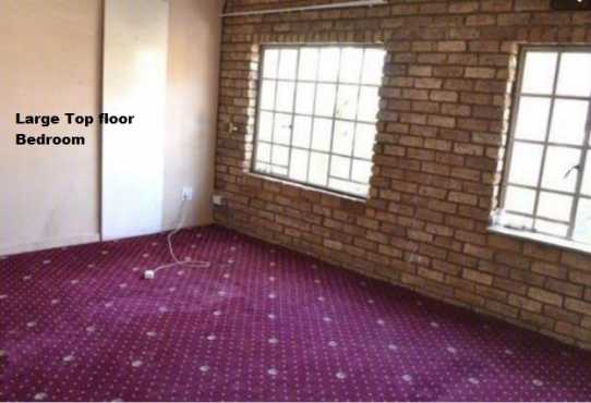 TO RENT - House share Spacious Top floor bedroom  living area, tiled Bathroom in Highveld Centurion