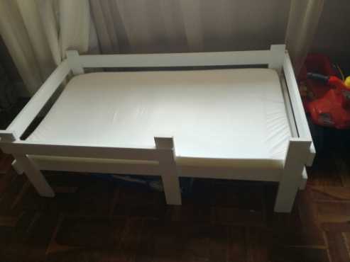 Toddler bed