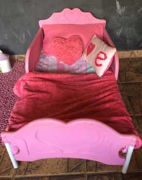 Toddler Bed including Matress