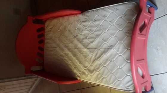 Todler bed in a very good condition with matress