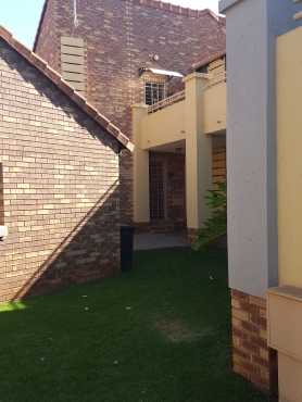 Top unit 3 bedroom in De Hoewes