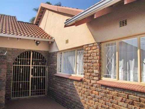 Town House for Sale in Birchleigh, Kempton Park