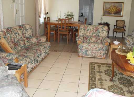 TOWN HOUSE Garsfontein near MENLYN MAINE