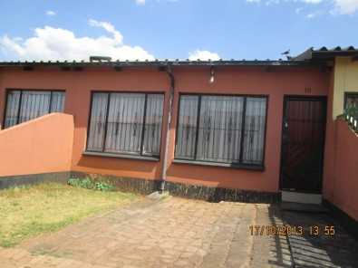 TOWNHOUSE FOR SALE IN PROTEA GLEN EXT3