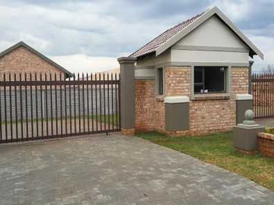 TOWNHOUSE FOR SALE IN WILLOWS