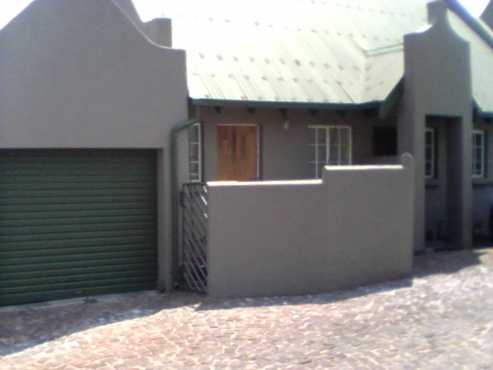 Townhouse in Esther Park Close to Greenstone. 4Km