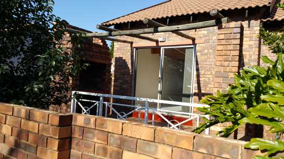 Townhouse in secure complex - Weltevreden Park