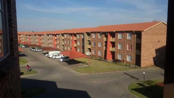 Townhouse to let-Pebble Falls,Graaff str, Comet,Boksburg