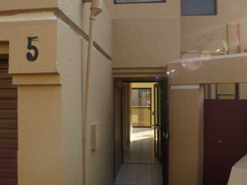 TOWNHOUSE TO LET - ROODEKRANS - R6550.00 EXCLUDING