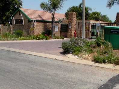 Townhouse to rent in Glen Marais Kempton Park