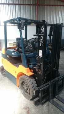 TOYOTA 7FB30 ELECTRIC FORKLIFT FOR SALE
