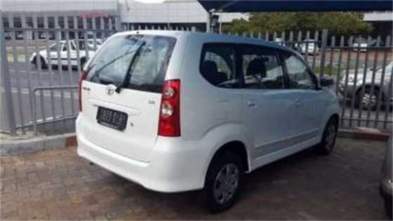 Toyota avanza 1,5 sx