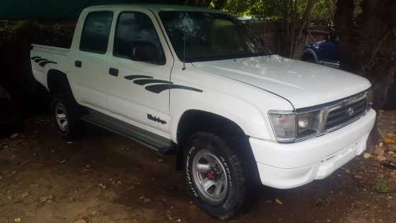 toyota dubble cab 4 x 4 1999 2.7i