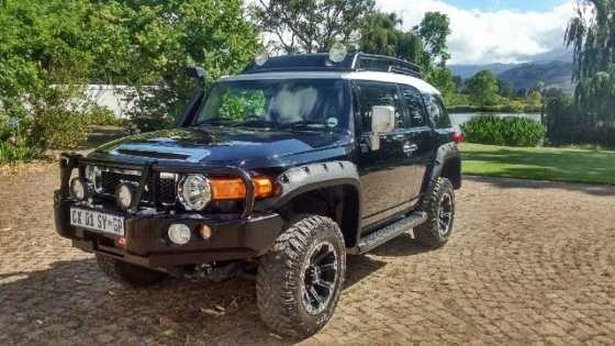 TOYOTA FJ CRUISER