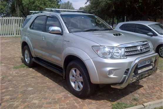 Toyota Fortuner 3.0 D-4D 4X4 (M)