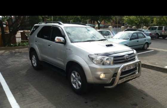 Toyota Fortuner 3.0 D4D 7-SEATER AUTO