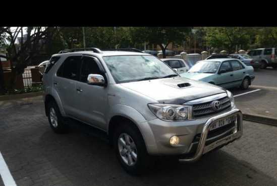 Toyota Fortuner 3.0 D4D 7-SEATER AUTO