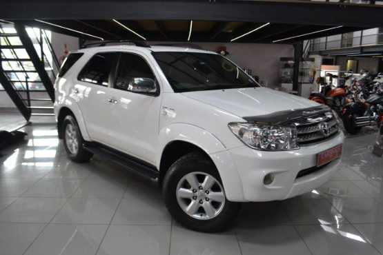 Toyota Fortuner 4.0 V6 Auto Raised Body 4X2 Pre Facelift (175kW)