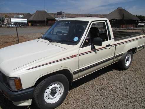 Toyota Hilux 1800 SR (LWB) - 1987