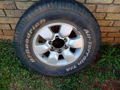 Toyota Hilux 2006 model standard rim