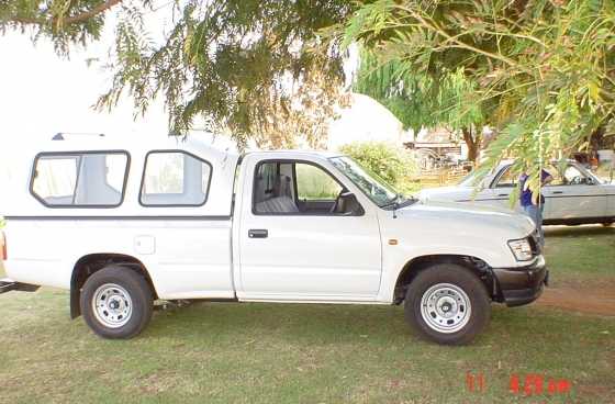 TOYOTA HILUX 2.4 DIESEL 2003 MODEL