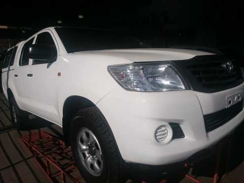 Toyota Hilux 2.5 D4D 4X4 Dcab manual with 107000 km and Canopy Great Running Condition Bargain