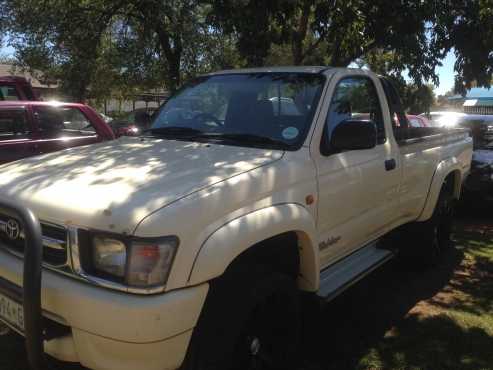 Toyota Hilux 2.7i