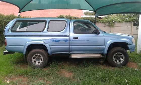 Toyota Hilux 2.7i lwb Mint