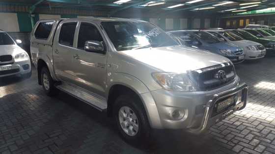 toyota hilux 2.7vvti manual