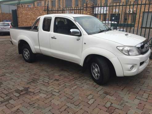 toyota hilux 3.0 d-4d raider xtra cab 4x4 pu sc 2011 model