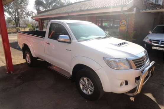 Toyota Hilux 3.0D 4D Raider 2011 model single cab