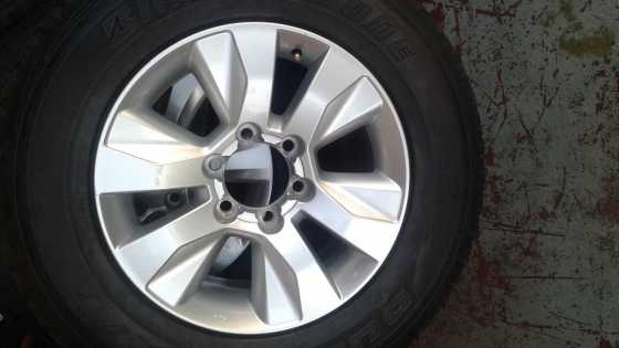 Toyota hilux and fortunar mag Rims size 17 set or loose