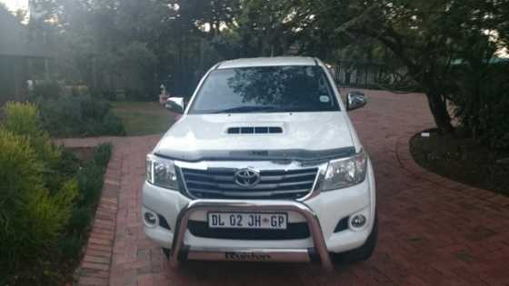 Toyota hilux double cab, late 2012 model, leather seats,