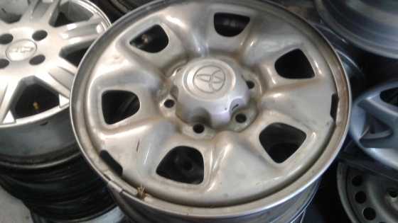 Toyota Hilux stardard Rims with caps size 16