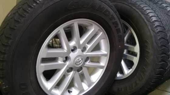 Toyota hiluxfortuna  4x 17 silver mags with 4x used tyres 50 treads all terrain 2856517 dunlop