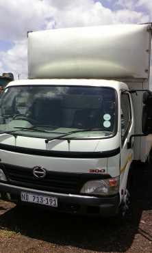 Toyota Hino 300 2012 FSH