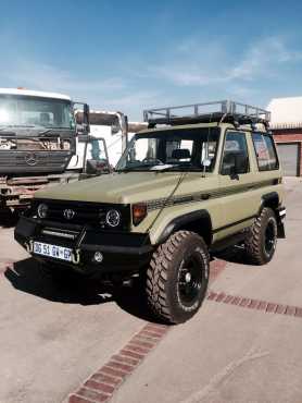 Toyota Land Cruiser FJ 70 - New Custom job done