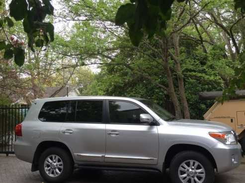 Toyota Land Cruiser SUV 200