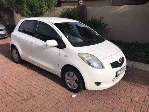 Toyota yaris 1.3 2012 5door