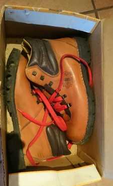 Trailblazer leather hiking boots size 7
