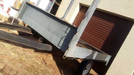 Trailer flat bed