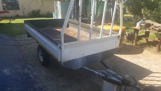 Trailer white with papers at huge discount Auctioneer price