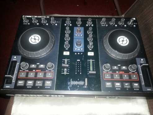 Traktor kontrol S2 MK1 with Traktor Pro Software included