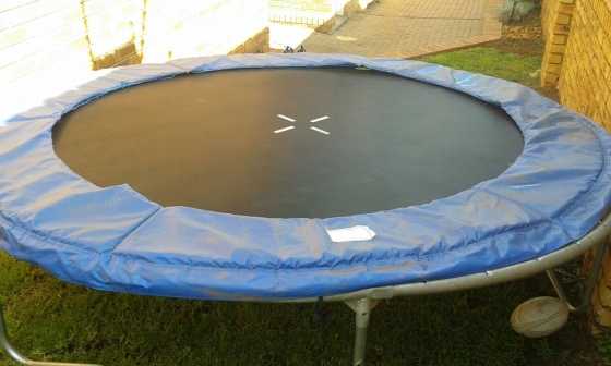 Trampoline 2.4m excellent condition