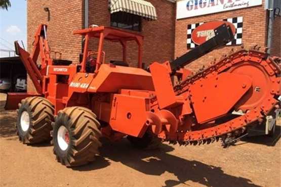 Trencher Ditch Witch R100 4X4 6 Cylinder