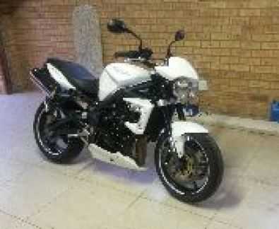 triumph street triple 675