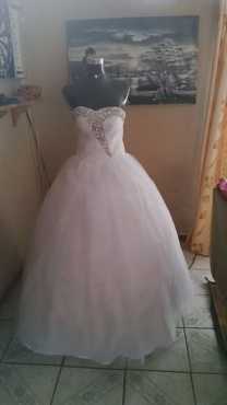 TROUROK  WEDDING DRESS